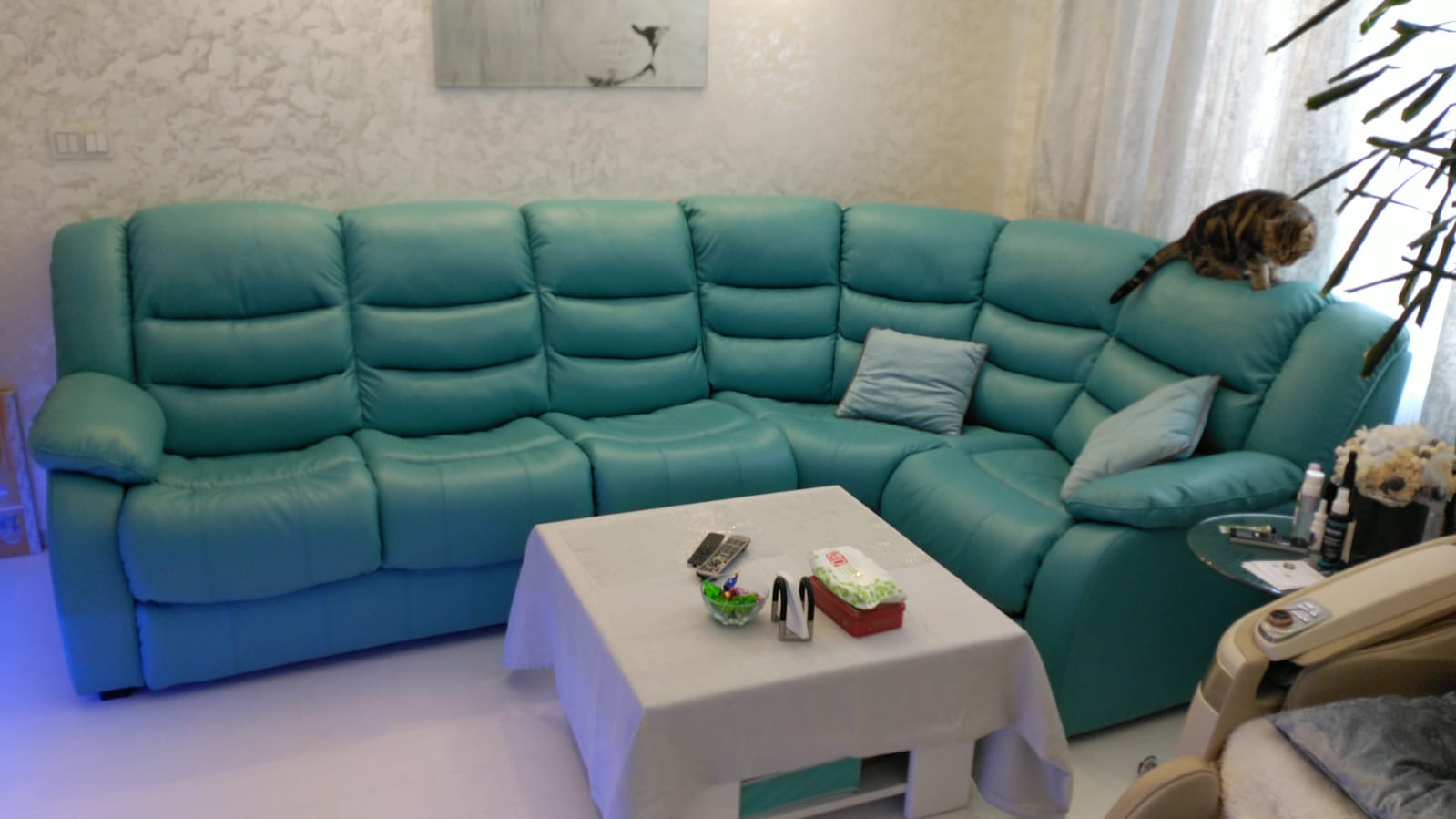 Перетяжка дивана на дому. Любим